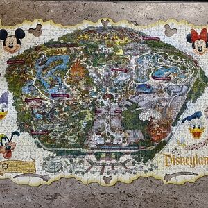 Disneyland Park Decorative Border Puzzle, 1000 pieces